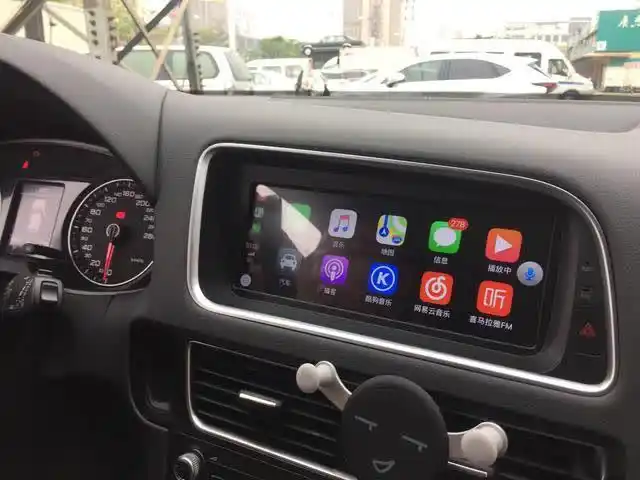 奥迪q5装了超大屏幕后实现carplay功能的案例