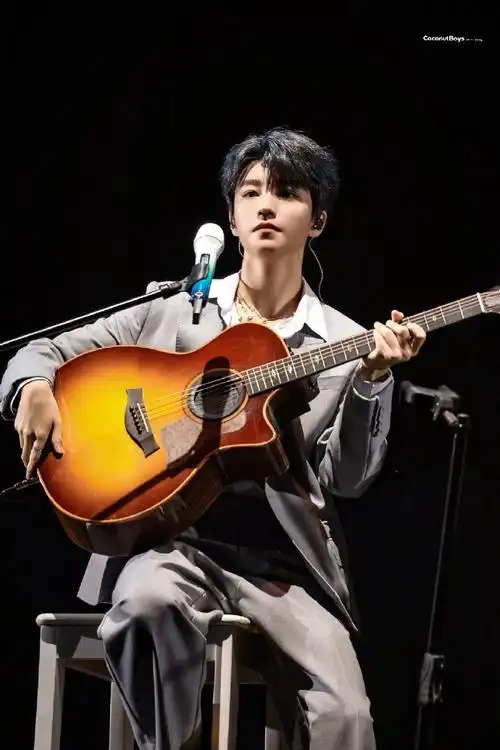 都闪闪发光92  就像整个宇宙的星光都洒在你身上07@tfboys-王俊凯