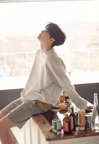 李钟硕随意穿穿,却被赞男友理想型穿搭,网友喊话等你退伍回来