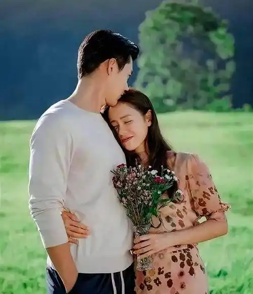 玄彬孙艺珍日本约会被拍,41岁玄彬不修边幅,两人眼神拉丝好甜啊_照片