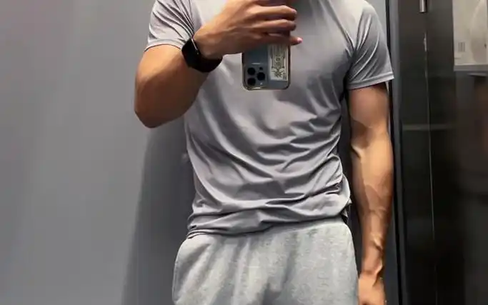 体育生必备灰裤子