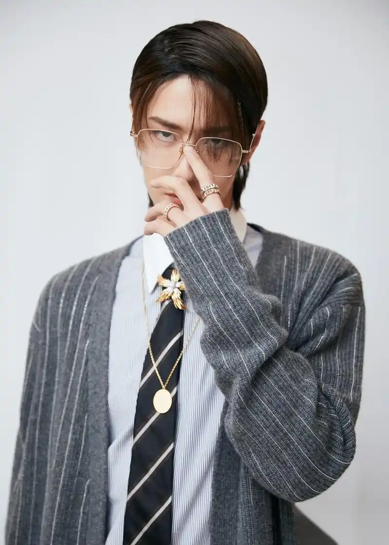 浓颜系男明星 这里一定有王一博了 精致酷帅,眼神炯炯有神