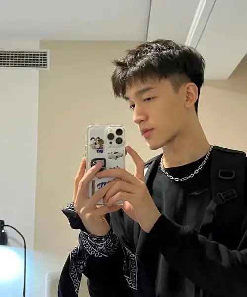 男士短发微分碎盖