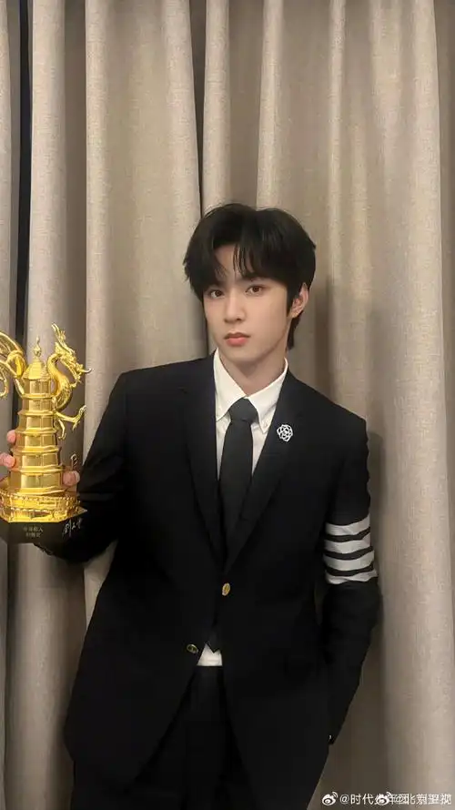 刘耀文获年度新人##刘耀文回应电影脸