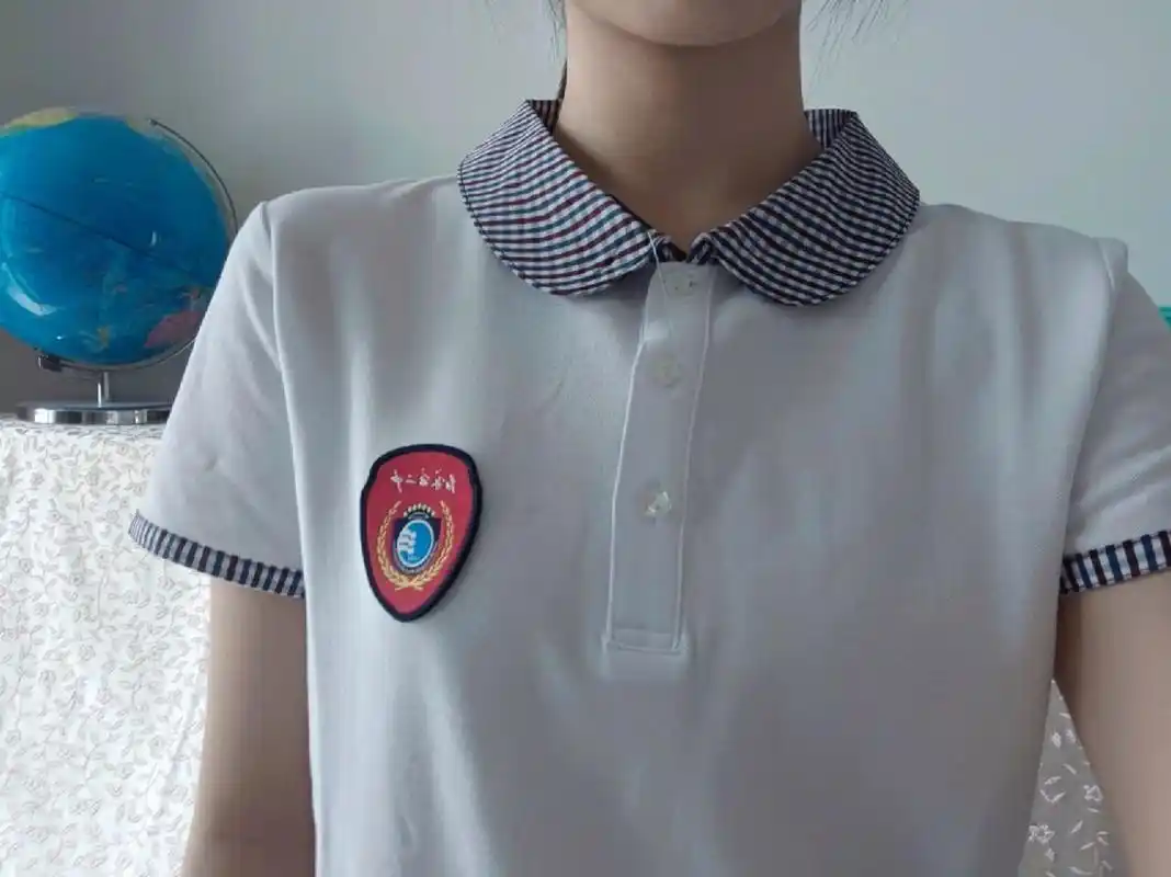 石家庄二中校服 二中的校服真的好好看比我们初中的校服好看多了 本人