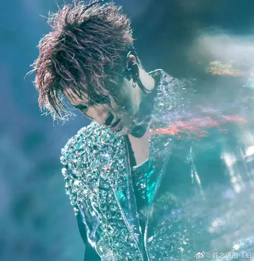 薛之谦发型变形了##薛之谦入乡随俗