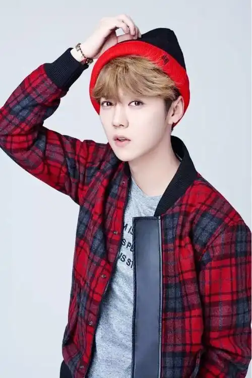 鹿晗这组帽子照每张都能拿去做壁纸,简直帅到犯规!