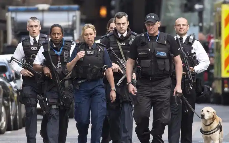 伦敦警察采用人工智能,一天抓错35人_哔哩哔哩_bilibili