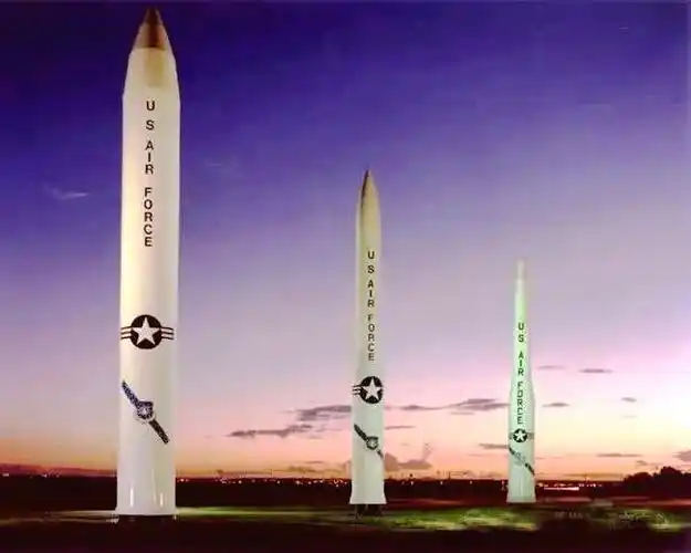 译文:侏儒),是20世纪80年代末期美国研制的陆基机动发射洲际弹道导弹