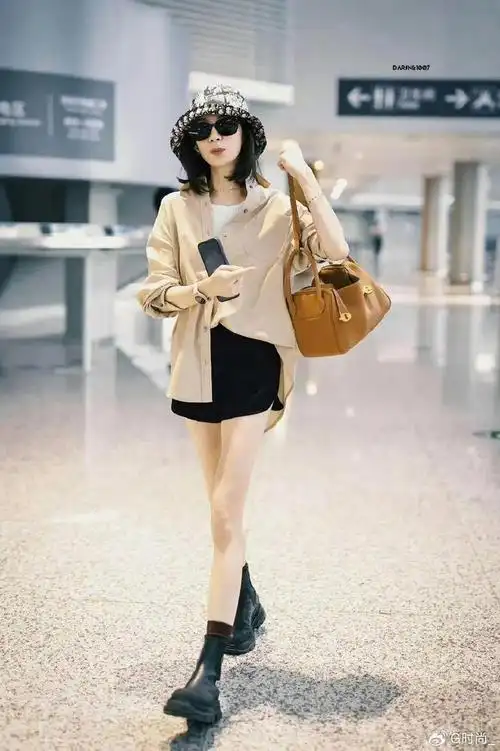 太绝了年近50身高只有160的贾静雯无龄感穿搭美得好高级