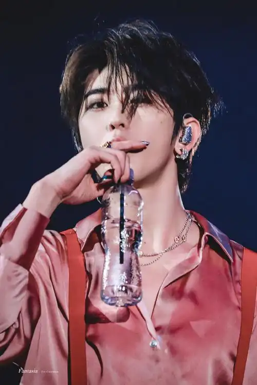 蔡徐坤超话#蔡徐坤虞书欣甘比母女合影#困困的mbti应该是cute@蔡徐坤