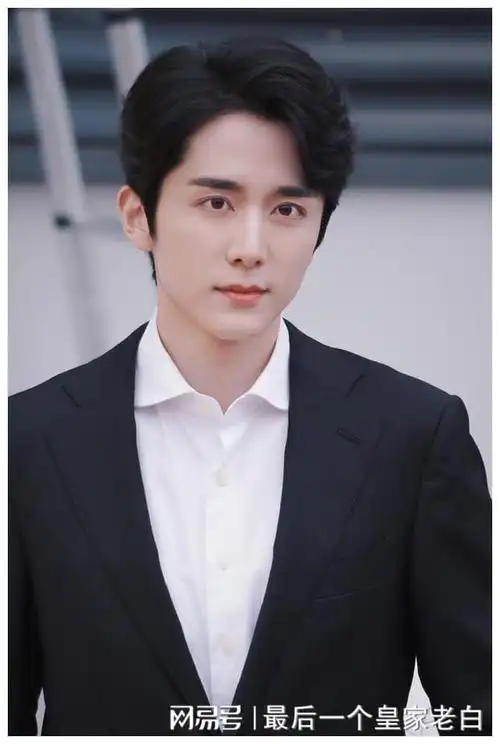 张新成一年三疯批,恋爱风波成焦点?