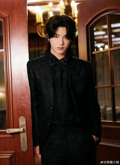 谁能抵挡得住狼尾造型的黄明昊太迷人了