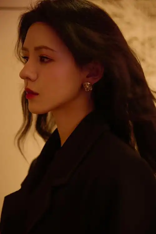 张予曦西装侧颜随拍##张予曦黑西装侧颜随拍