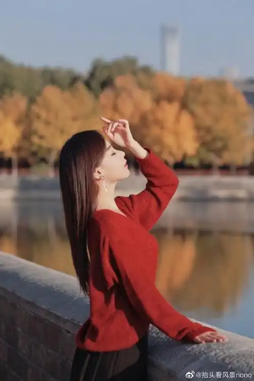 的背景变的干净,让照片的多种元素变的紧凑,也会更加突出人物的特点