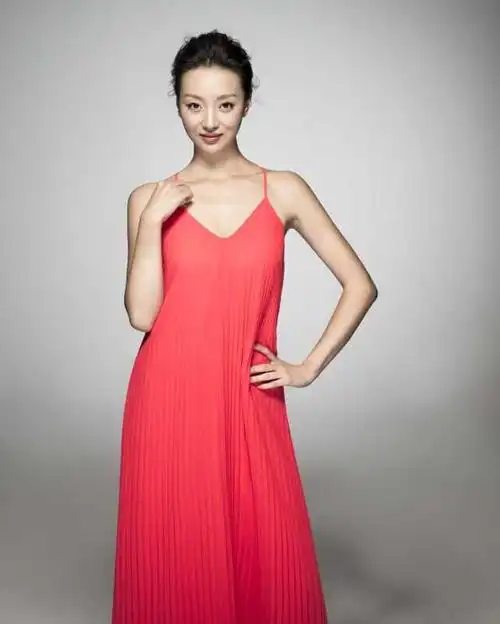 郝洋:金地毯vip girls 财貌双全是王道