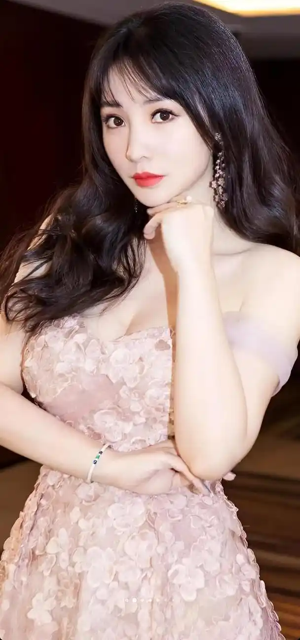 v领羽毛裙性感复古风尚!端庄贵气尽显!