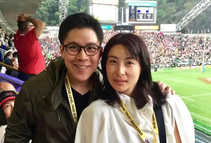 霍启刚郭晶晶差几岁,霍启刚郭晶晶怎么在一起的