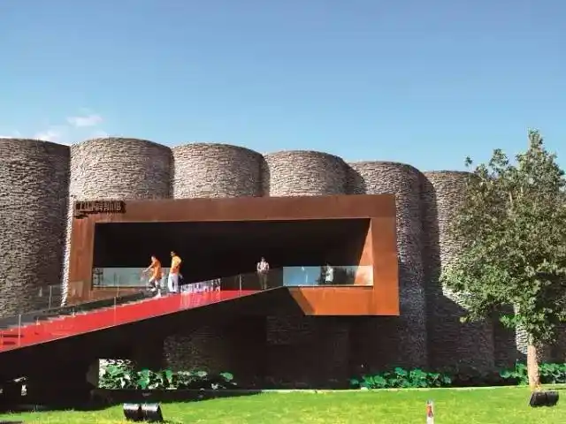 为非营利艺术机构,位于北京市通州区宋庄艺术园区内,共占地5000平米