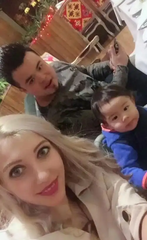 乌克兰女硕士阿廖娜与河南小伙陈宣宣的异国恋悄然展开,这本该是一段