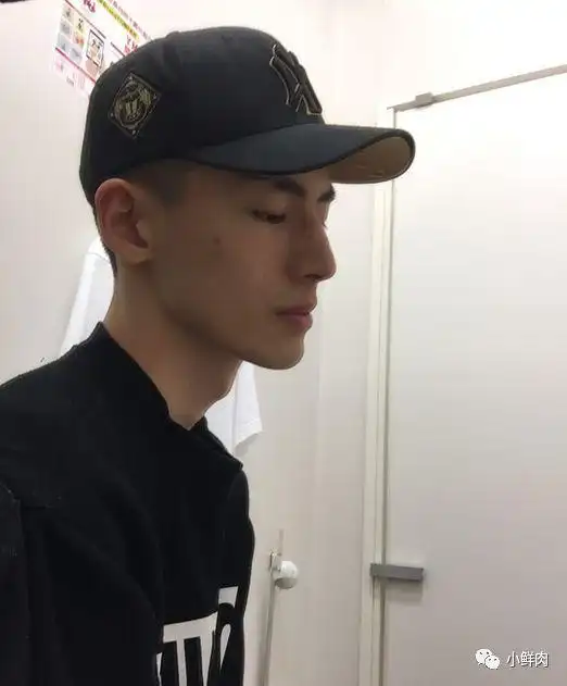 与何炅合影的198cm高鼻梁篮球小哥虎扑直男都夸他准