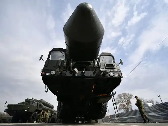 俄罗斯在今天突然试射洲际弹道导弹,航空视界分析认为,俄罗斯是对于