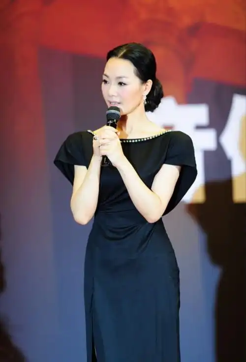 回顾歌唱家吕薇:男友的病逝让她心痛,独自生活多年50多岁仍未婚