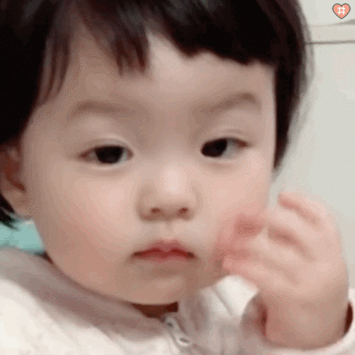 丸子妹表情包动图 特效和没有特效的 捏脸脸~好可爱哦