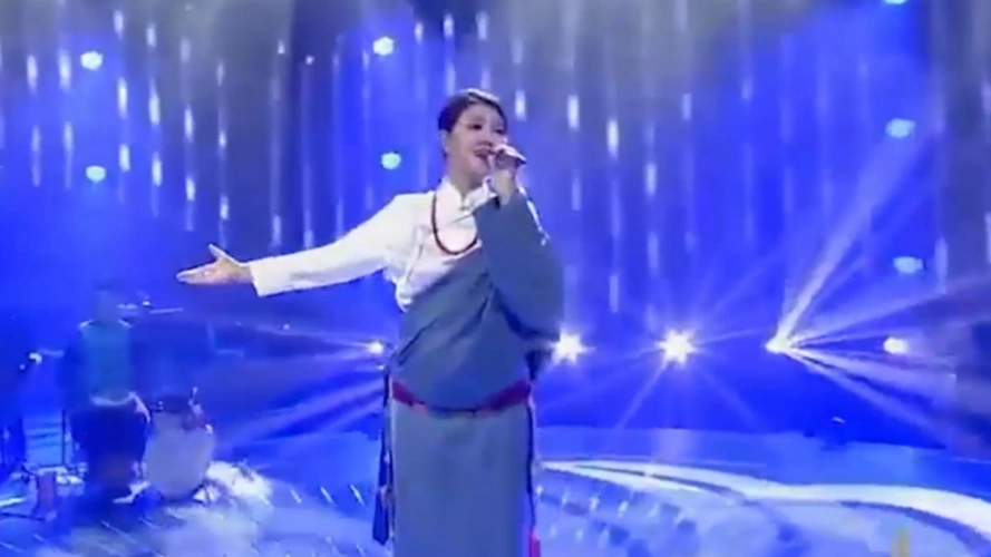 降央卓玛怀孕九个月,挺着大肚子咬牙唱完这歌,开口成为旷世名作