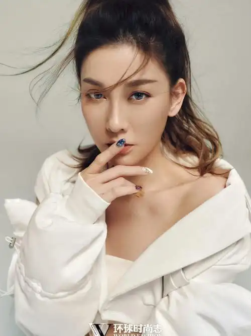 明星穿搭kzksiezyc70李彩桦