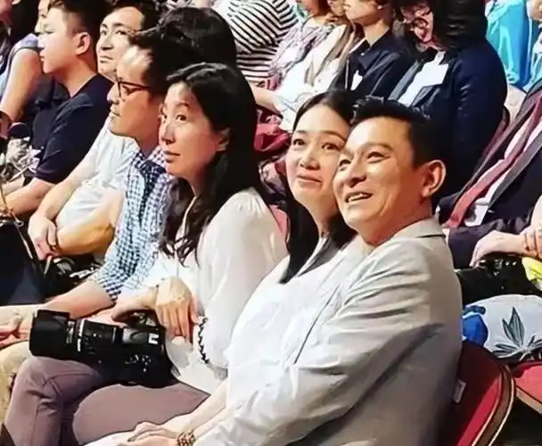 苦等华仔21年如今被宠成公主朱丽倩真是嫁对了