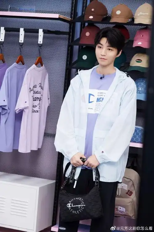 指向了王俊凯和林更新,咱就是说这波也是没什么悬念了,没人不喜欢帅哥