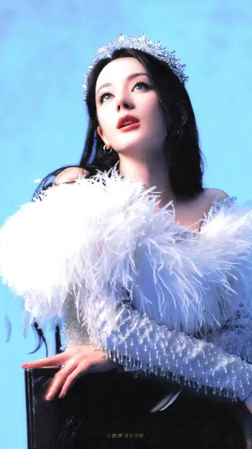 95im the top girl  迪丽热巴天生就适合戴皇冠!