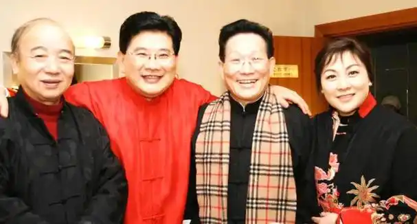 从最知名主持人沦为到笑柄的曹可凡,背后有不为人知的一面!