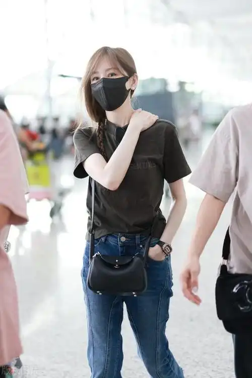 甜心教主王心凌现身广州机场,看起来真的好瘦好美,皮肤白到发光