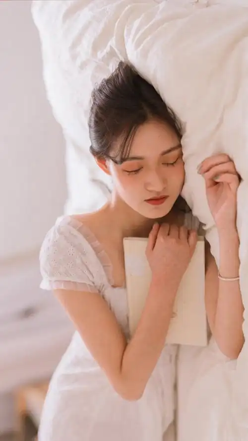 白嫩美女慵懒诱人私房写真图片手机壁纸