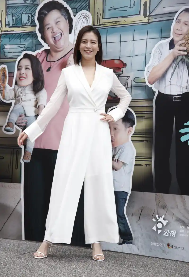 刘品言这是胖了?穿连体裤身形略显臃肿,网友:阿奴该减肥了