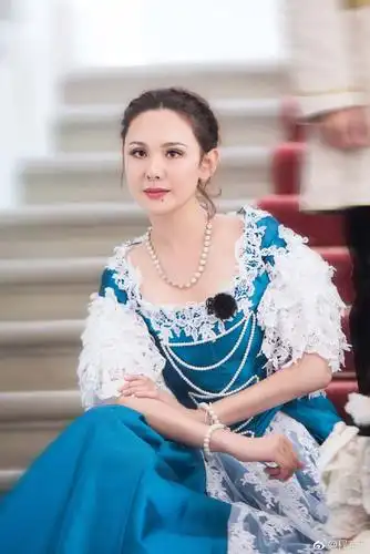 程莉莎微博晒美照,网友注意到文案更棒!