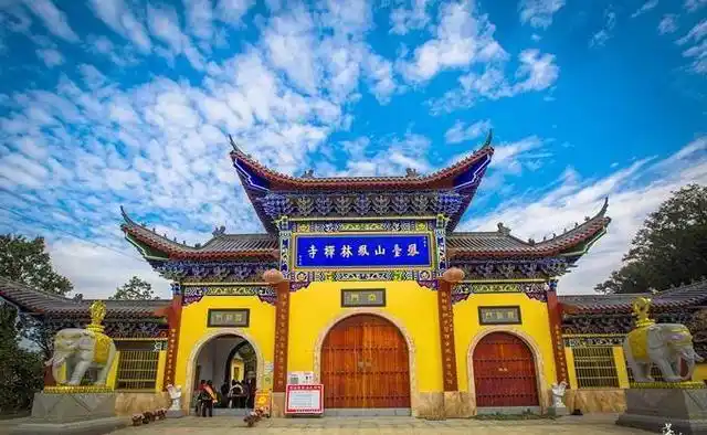 安徽和县有一座"江北第一名山",山上有一座千年古刹