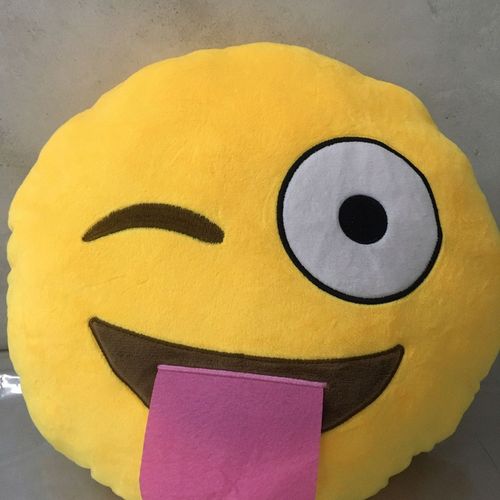 qq表情 调皮抱枕