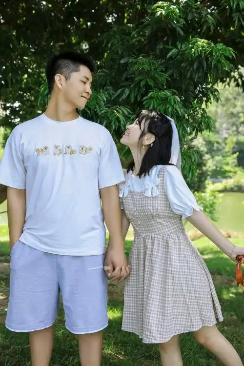 甜蜜浪漫情侣合照