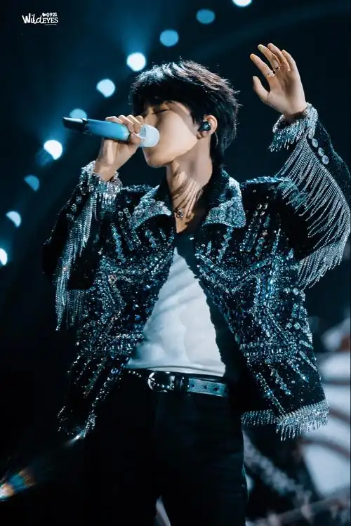 王俊凯江苏卫视跨年##11个王俊凯