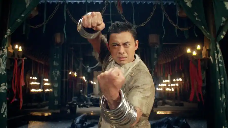 广东十虎铁拳无敌:男主大战万蛊宗,打斗过程惊心动魄,拭目以待