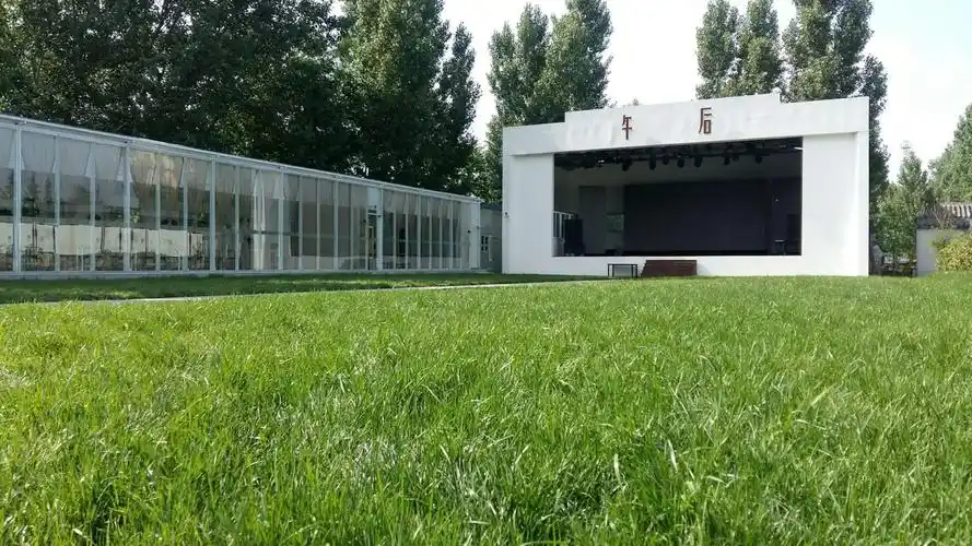 温馨提示:表演舞台很高,进入会场后请家长们看护好自己的宝贝,不要在