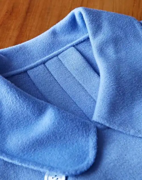 浅天蓝翻领双排扣双面呢大衣