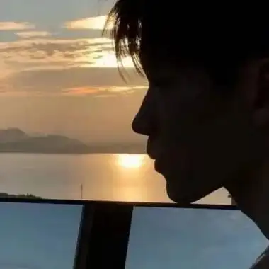 高冷型成熟又很冷酷无水印男头 好看帅气男头文艺气质型男_男生头像