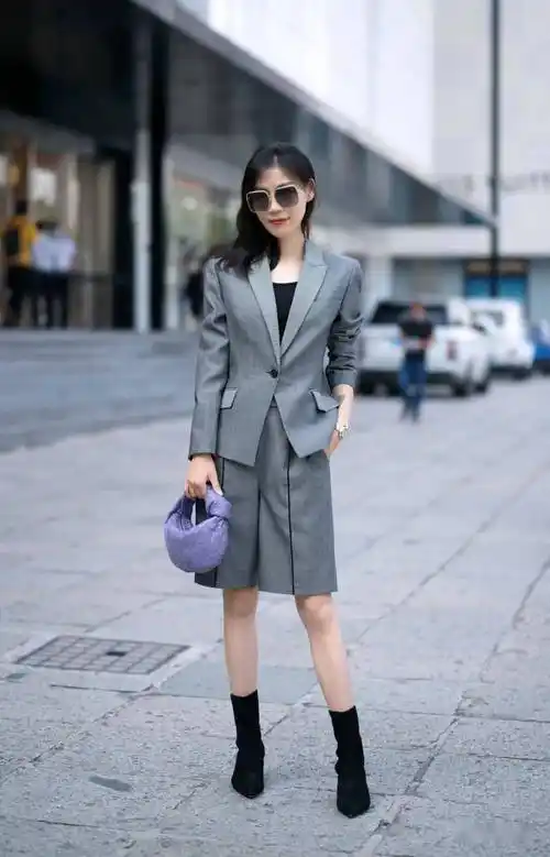 【滚叔街拍】黑白灰的极简世界,总是让人一眼入心_西装