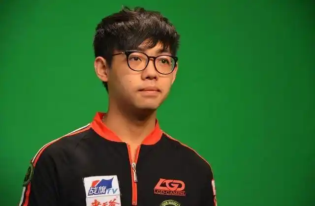 dota2:maybe 拿皇生日快乐!两个天才少年的对决始终没有上演