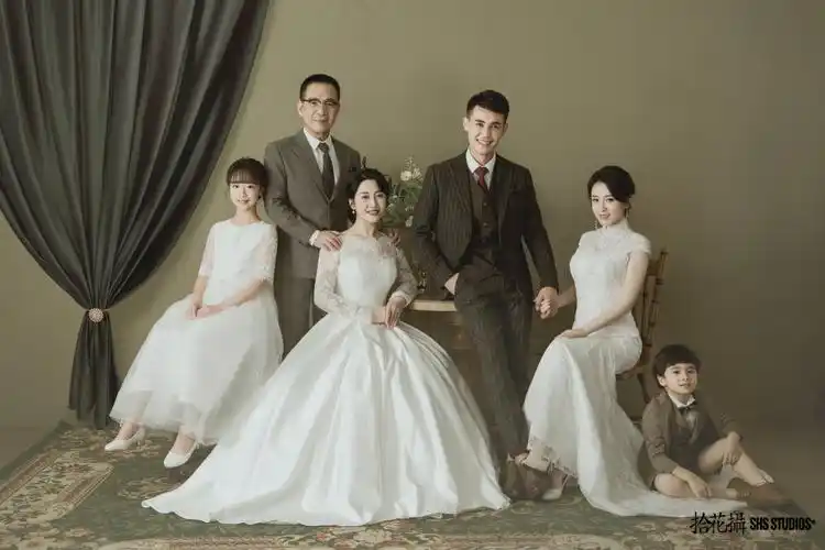 在一起的全家福