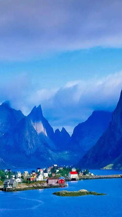 蓝色山水旅游风光h5背景